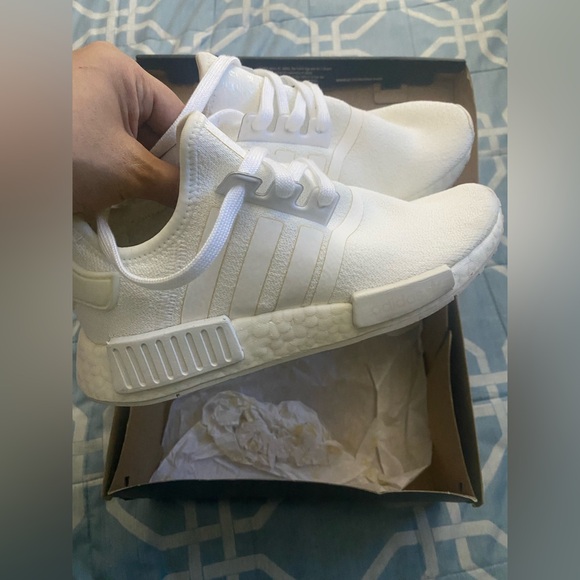 Adida color white in great condition preloved - Picture 4 of 7